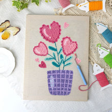 Afbeelding in Gallery-weergave laden, Punch Needle Pakket met frame - Hartelijke Bloemen