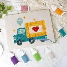 Afbeelding in Gallery-weergave laden, Punch Needle Pakket met frame - Liefdesbezorging
