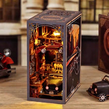 Afbeelding in Gallery-weergave laden, Book Nook - Vintage Garage