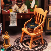 Afbeelding in Gallery-weergave laden, Miniatuurhuisje De Magische Studie