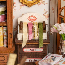 Afbeelding in Gallery-weergave laden, Miniatuurhuisje - Elsa's naaistudio