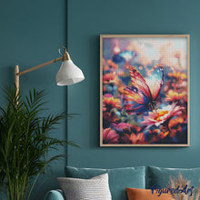 Afbeelding in Gallery-weergave laden, Diamond Painting - Foeragerende Vlinder reeds ingelijst