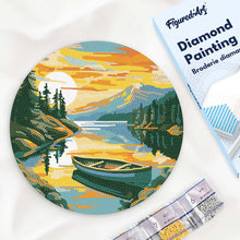 Afbeelding in Gallery-weergave laden, Diamond Painting op Houten Schijf - Bergmeer met kano