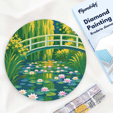 Afbeelding in Gallery-weergave laden, Diamond Painting op Houten Schijf - Waterlelies en Japanse brug - Monet