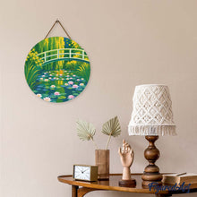 Afbeelding in Gallery-weergave laden, Diamond Painting op Houten Schijf - Waterlelies en Japanse brug - Monet