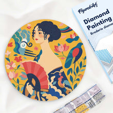 Afbeelding in Gallery-weergave laden, Diamond Painting op Houten Schijf - Dame met waaier - Klimt