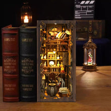 Afbeelding in Gallery-weergave laden, Book Nook - De Kamer van de Alchemist