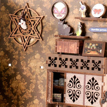 Afbeelding in Gallery-weergave laden, Book Nook - De Kamer van de Alchemist