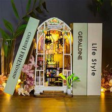 Afbeelding in Gallery-weergave laden, Book Nook - Kasje en Bloemen