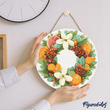 Afbeelding in Gallery-weergave laden, Schilderen op Nummer op Houten Schijf - Krans van dennen en citrus
