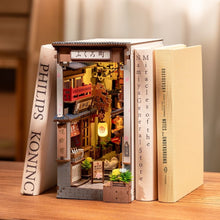 Afbeelding in Gallery-weergave laden, Book Nook - Sakura Wijnsteegje