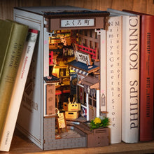 Afbeelding in Gallery-weergave laden, Book Nook - Sakura Wijnsteegje