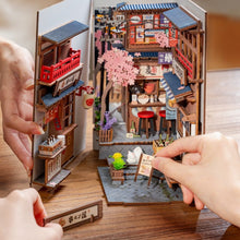 Afbeelding in Gallery-weergave laden, Book Nook - Sakura Wijnsteegje