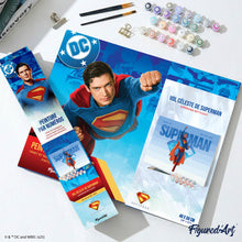 Afbeelding in Gallery-weergave laden, Schilderen op Nummer - Superman vliegend in de lucht