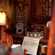 Afbeelding in Gallery-weergave laden, Book Nook - Donkere Kamer