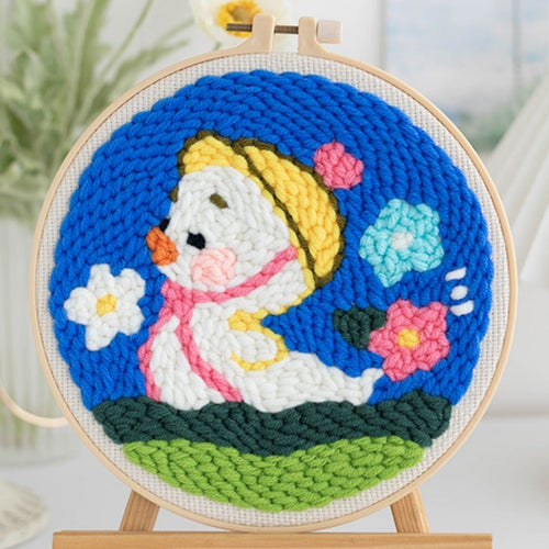 Punch Needle pakket Baby Eend in een Gele Muts