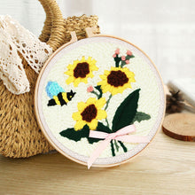 Afbeelding in Gallery-weergave laden, Punch Needle pakket Een bij en zonnebloemen