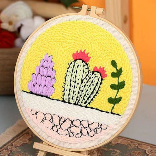 Punch Needle pakket Kleurrijke Cactussen bij een Gele Muur