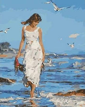 Afbeelding in Gallery-weergave laden, Schilderen op Nummer - Vrouw wandelen door de zee
